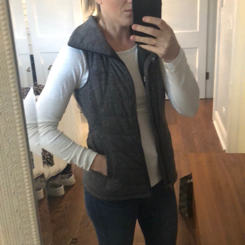 North Face grey puffy vest Size Small